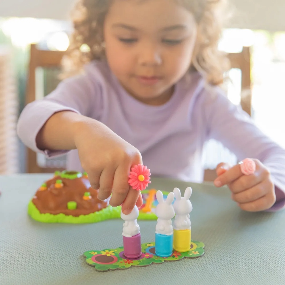 Educational Insights - Pop Pop Bunny Hop - Colour Matching Memory Game for Kids