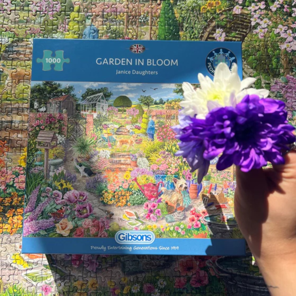 Gibsons - Garden in Bloom - 1000 Piece Jigsaw Puzzle